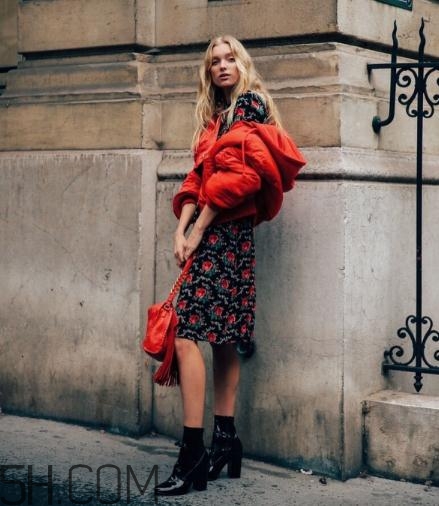 紅色羽絨服怎么搭配？紅色羽絨服搭配圖片