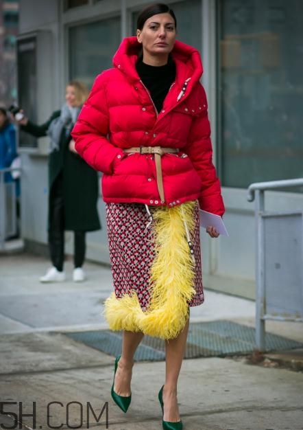 紅色羽絨服怎么搭配？紅色羽絨服搭配圖片