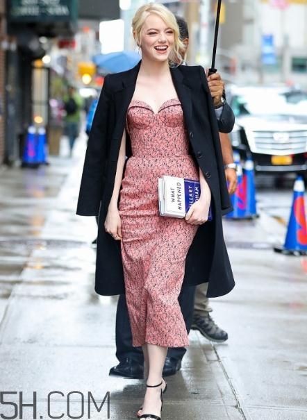 毛呢大衣發(fā)黃了怎么辦？呢子大衣發(fā)黃怎么清洗？