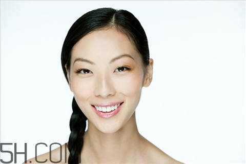 隆胸后多久變得柔軟？隆胸后多久可以側(cè)睡？