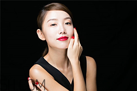 隆胸是用什么材料？隆胸是從哪里切口？