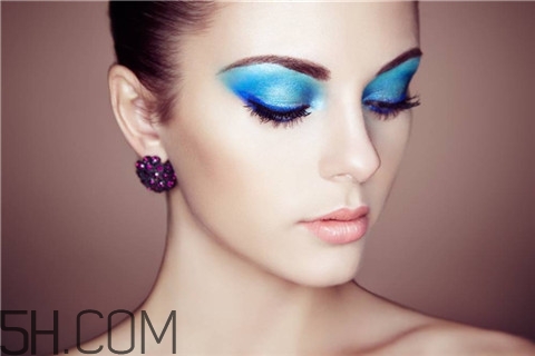 隆胸和真胸的區(qū)別 隆胸和真胸手感怎么樣？