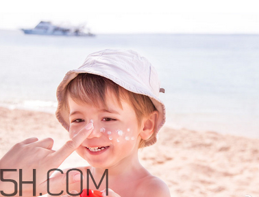 先涂防曬霜還是先涂隔離霜？素顏霜和防曬霜哪個先用？