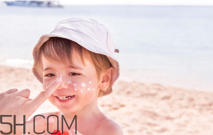 用防曬霜好還是隔離霜好？素顏霜和防曬霜的使用順序