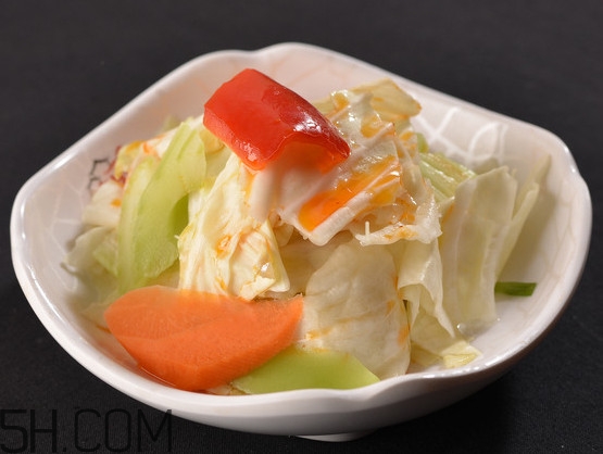 四川泡菜幾天能吃？四川泡菜每次加菜時(shí)加糖還是糖水