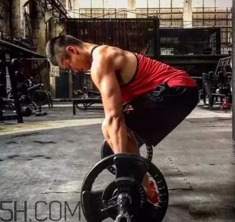 硬拉會(huì)傷腰嗎？硬拉會(huì)腰間盤突出嗎？