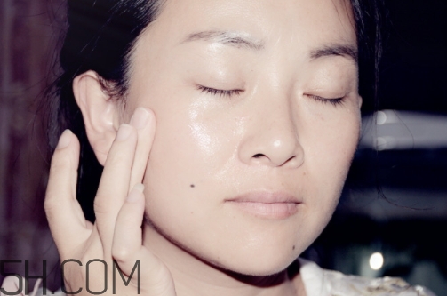 蘭蔻晚霜適合什么年齡的女孩用？蘭蔻晚霜適合什么年齡