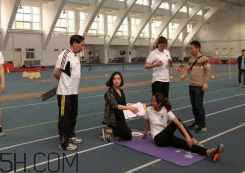 坐位體前屈是什么？坐位體前屈高效訓練方法