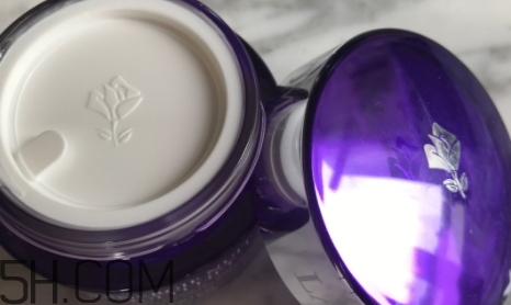 蘭蔻日霜晚霜怎么區(qū)分 蘭蔻晚霜和日霜區(qū)別 蘭蔻日霜晚霜怎么區(qū)分 蘭蔻晚霜和日霜區(qū)別