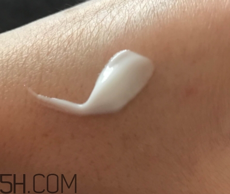 蘭蔻日霜晚霜怎么區(qū)分 蘭蔻晚霜和日霜區(qū)別 蘭蔻日霜晚霜怎么區(qū)分 蘭蔻晚霜和日霜區(qū)別