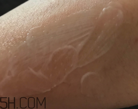 蘭蔻日霜晚霜怎么區(qū)分 蘭蔻晚霜和日霜區(qū)別 蘭蔻日霜晚霜怎么區(qū)分 蘭蔻晚霜和日霜區(qū)別