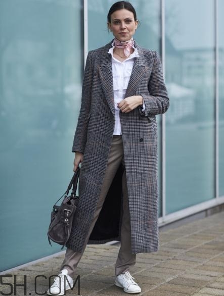 毛呢大衣搭配什么鞋子？毛呢大衣搭配鞋子圖片