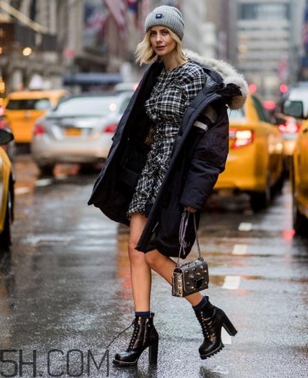 羽絨服搭配什么裙子好看？羽絨服搭配裙子圖片