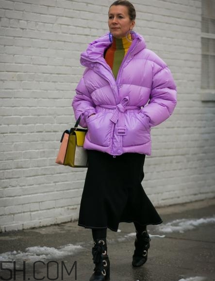 羽絨服搭配什么裙子好看？羽絨服搭配裙子圖片