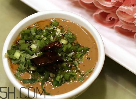 涮羊肉調(diào)料怎么調(diào)好吃？涮羊肉的麻醬怎么調(diào)？