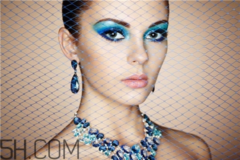 烤瓷牙掉了粘上多少錢？烤瓷牙掉了用什么粘上？