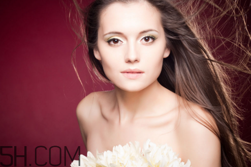 護發(fā)精油怎么挑選？椰子油護發(fā)后的護理