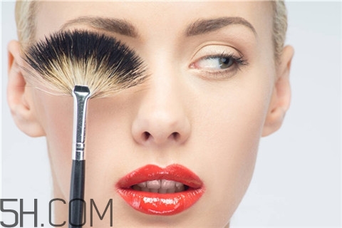 烤瓷牙為什么會(huì)出臭味？烤瓷牙為什么那么貴？