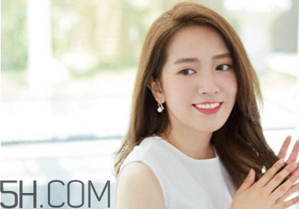 不同發(fā)質(zhì)使用哪種精油好？護(hù)發(fā)素和護(hù)發(fā)精油的區(qū)別