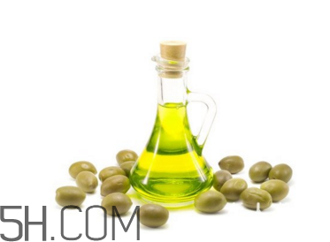 不同發(fā)質(zhì)使用哪種精油好？護(hù)發(fā)素和護(hù)發(fā)精油的區(qū)別