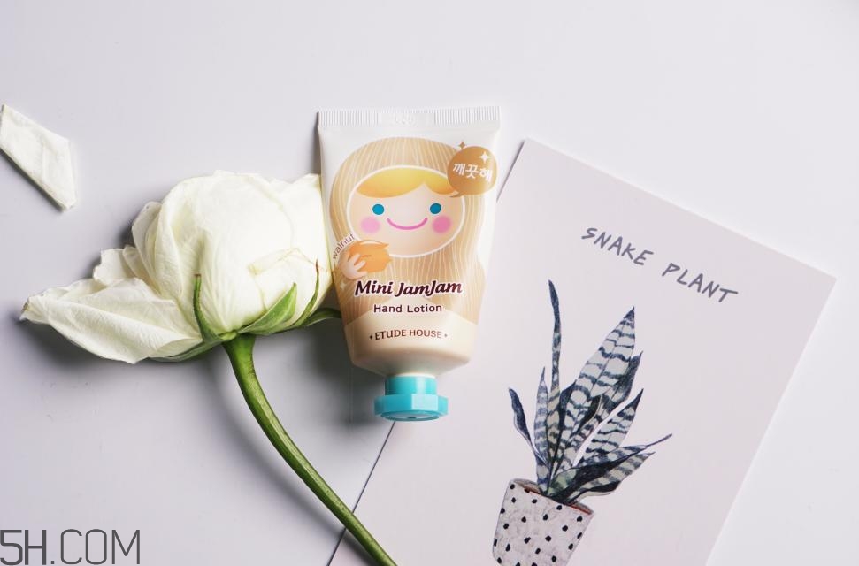 涂了護(hù)手霜能吃東西嗎 擦護(hù)手霜后吃東西好嗎 涂了護(hù)手霜能吃東西嗎 擦護(hù)手霜后吃東西好嗎