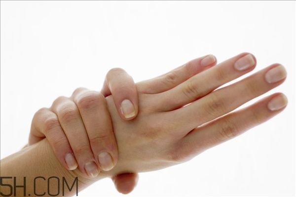 面霜可以當(dāng)護(hù)手霜用嗎 護(hù)手霜和面霜的區(qū)別 面霜可以當(dāng)護(hù)手霜用嗎 護(hù)手霜和面霜的區(qū)別