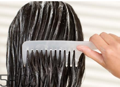 護(hù)發(fā)素一次用多少呢？護(hù)發(fā)素可以代替洗發(fā)水嗎？