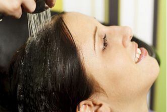 潤發(fā)乳和護(hù)發(fā)素有什么區(qū)別？護(hù)發(fā)素怎么洗干凈？