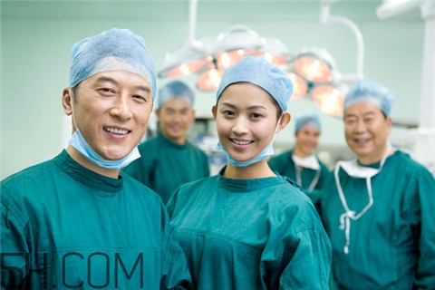 胃潰瘍會(huì)引起后背疼嗎？胃潰瘍會(huì)死嗎？