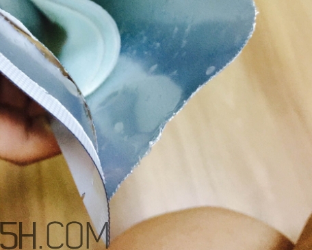 采之汲面膜有熒光劑嗎？云南白藥采之汲面膜曝光