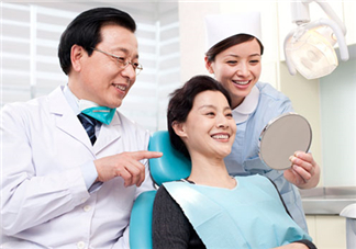 胃潰瘍會引起后背疼嗎？胃潰瘍會死嗎？