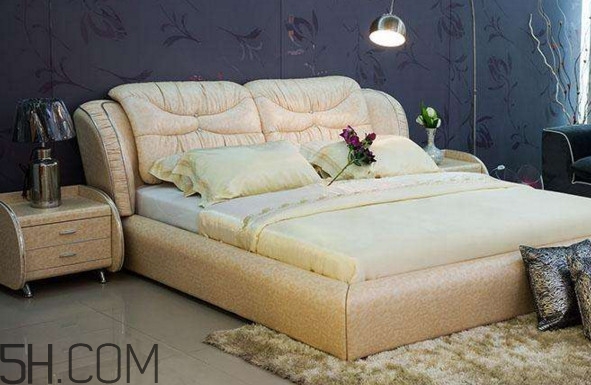 睡覺是硬床好還是軟床好？睡什么床最好？