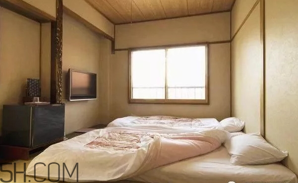 榻榻米床和普通床有什么區(qū)別？榻榻米床缺點(diǎn)是什么