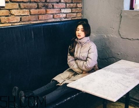 羽絨服和皮草哪個暖和？皮草暖和還是羽絨服暖和？