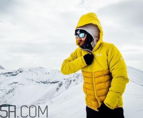 羽絨服和皮草哪個暖和？皮草暖和還是羽絨服暖和？