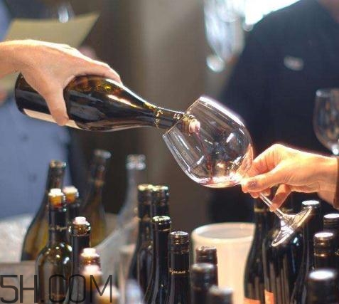 酒精肝是什么引起的？酒精肝是喝酒喝的嗎？