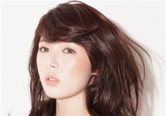 發(fā)膜和彈力素有什么區(qū)別？發(fā)膜和護(hù)發(fā)素要同時用嗎？