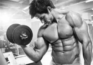 啞鈴彎舉一天練多少？啞鈴彎舉正確方法