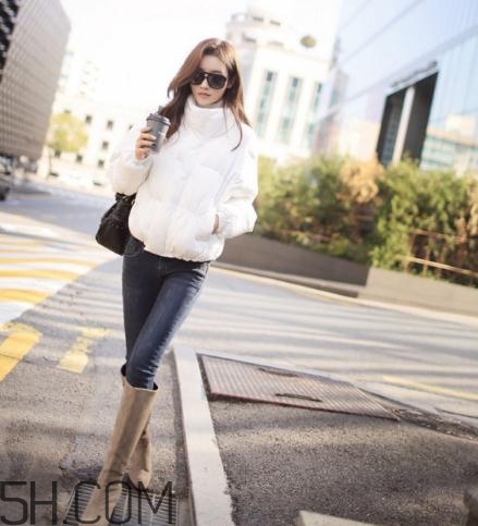 白色羽絨服配什么褲子？白色羽絨服搭配褲子圖片