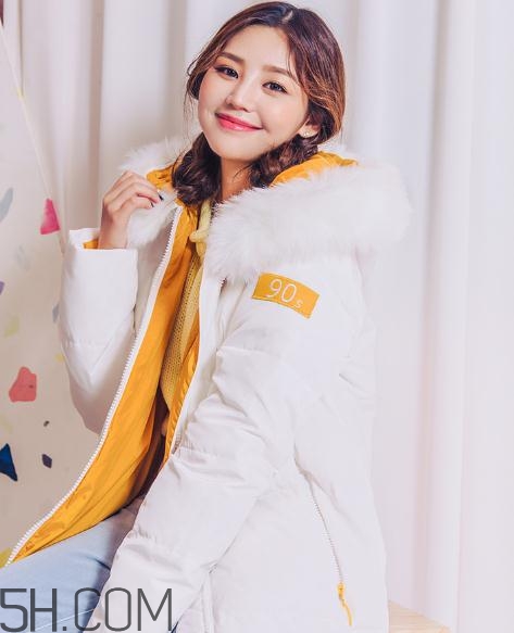 白色羽絨服發(fā)黃怎么洗白？白色羽絨服染色怎么能去掉？