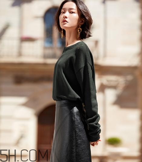 皮裙可以用掛燙機(jī)燙嗎？皮裙怎么熨燙？