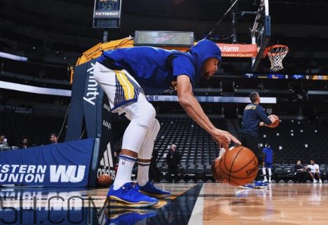 under armour curry 4 low勇士隊(duì)藍(lán)金配色會發(fā)售嗎？