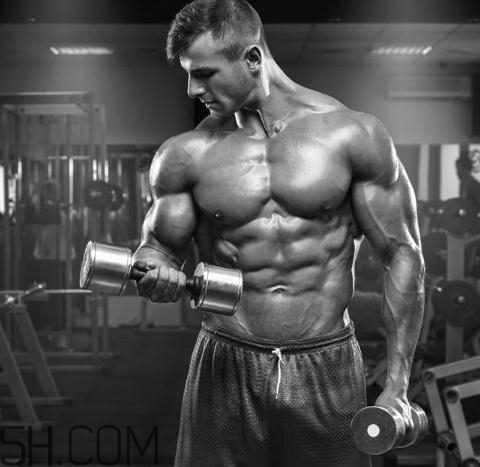 啞鈴彎舉可以天天練嗎？啞鈴彎舉手腕疼是什么原因？