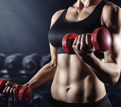 啞鈴彎舉可以天天練嗎？啞鈴彎舉手腕疼是什么原因？