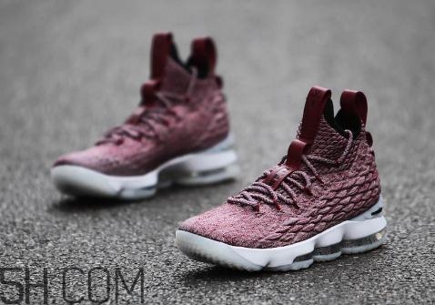 nike lebron 15 wine紅酒配色發(fā)售時(shí)間_多少錢？