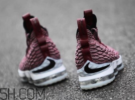 nike lebron 15 wine紅酒配色發(fā)售時(shí)間_多少錢？