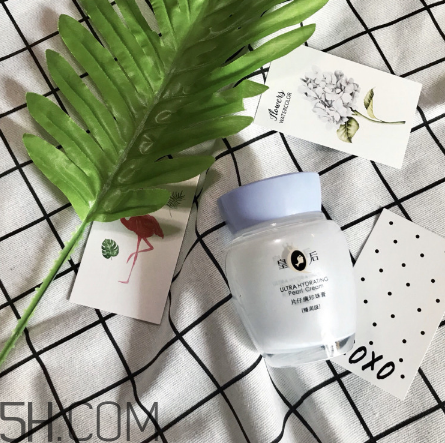 片仔癀珍珠霜和珍珠膏有什么區(qū)別？片仔癀珍珠膏測(cè)評(píng)