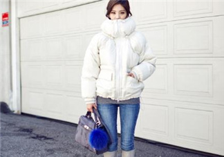 白色羽絨服配什么鞋子？白色羽絨服搭配鞋子圖片