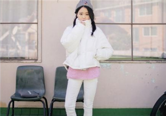 白色羽絨服配什么褲子？白色羽絨服搭配褲子圖片