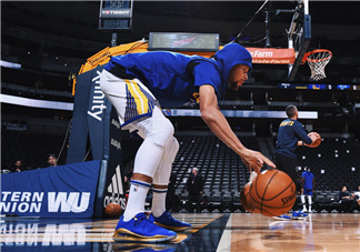 under armour curry 4 low勇士隊藍金配色會發(fā)售嗎？